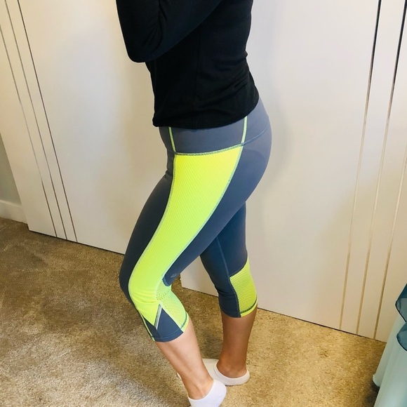 Victoria’s Secret Small Sport Crop Yoga Skinny Capri lime green mesh - Picture 1 of 8
